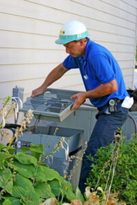 technician-repairing-an-outdoor-AC-unit